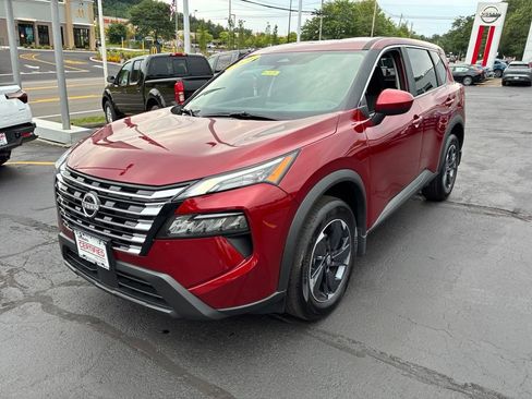 Certified 2026 Nissan Rogue SV AWD/4WD image 3