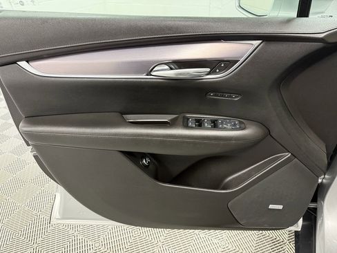 Used 2017 Cadillac XT5 Luxury w/ LPO, Wheel Lock Package image 9