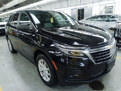 Used 2022 Chevrolet Equinox LS w/ LS Convenience Package image 4