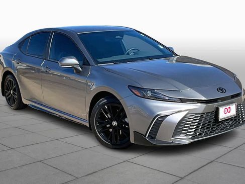 Used 2026 Toyota Camry SE image 3