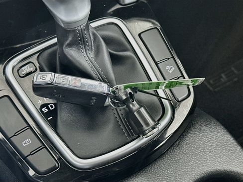 Used 2025 Kia Seltos S FWD image 26
