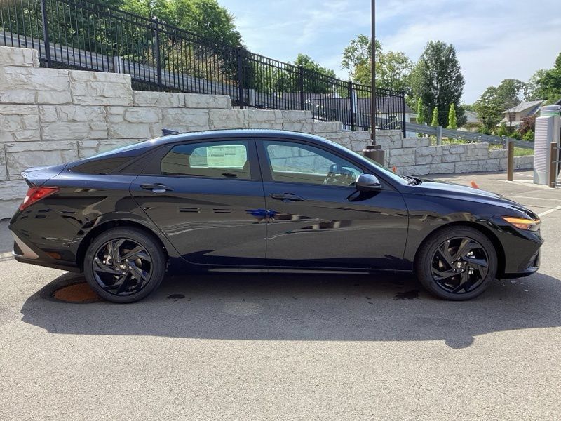 New 2026 Hyundai Elantra Sport FWD image 9