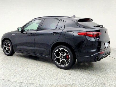 Used 2023 Alfa Romeo Stelvio Veloce image 7