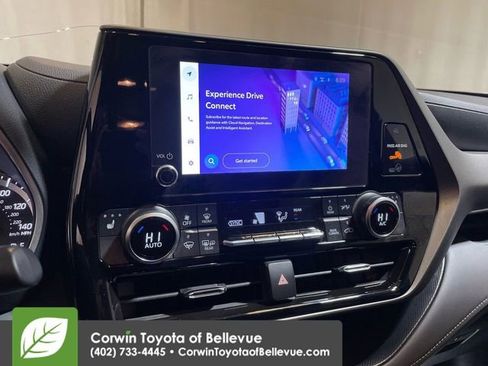 Used 2023 Toyota Highlander XLE image 16
