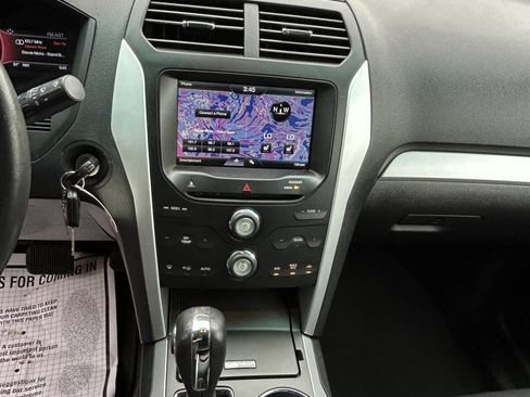 Used 2015 Ford Explorer XLT w/ Equipment Group 202B FWD image 11