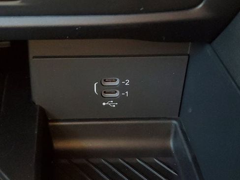 New 2026 Chrysler Pacifica Limited w/ Uconnect Theater Family Group image 33