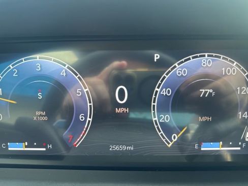 Used 2023 Jeep Grand Cherokee Altitude AWD/4WD image 12
