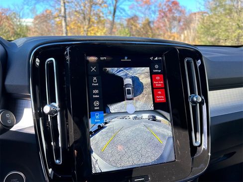 New 2026 Volvo XC40 B5 Ultra w/ Climate Package image 16