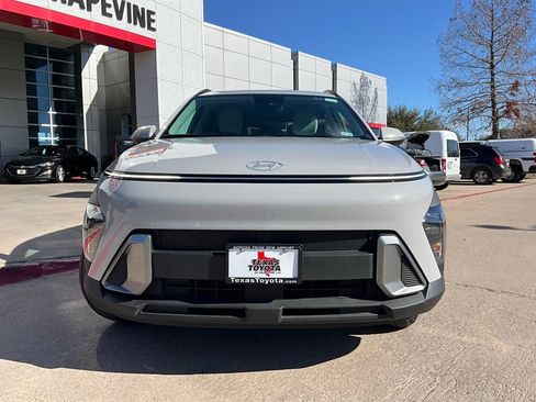 Used 2025 Hyundai Kona SEL image 4