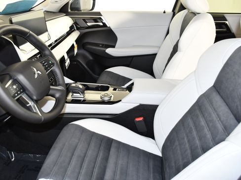 New 2026 Mitsubishi Outlander SE AWD/4WD image 14