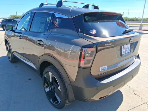 New 2026 Nissan Kicks SR image 4