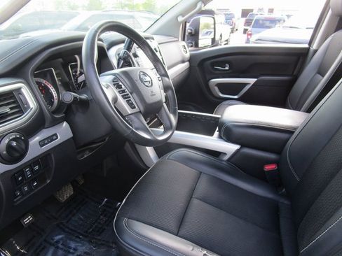Used 2017 Nissan Titan PRO-4X image 27
