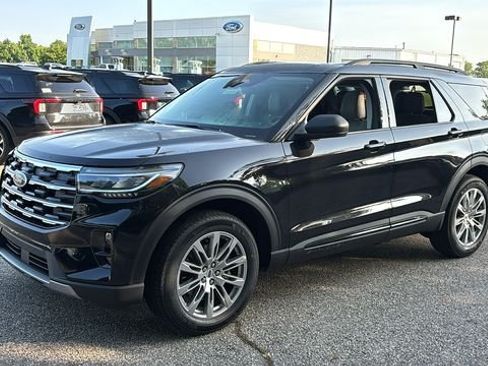 New 2026 Ford Explorer Active w/ Active Comfort Package AWD/4WD image 2
