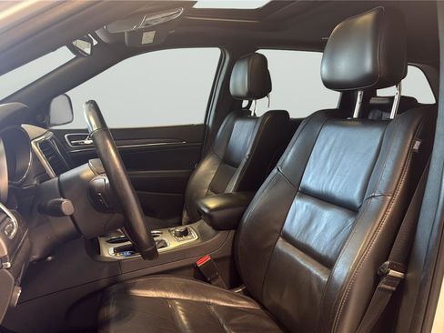 Used 2018 Jeep Grand Cherokee Limited image 11