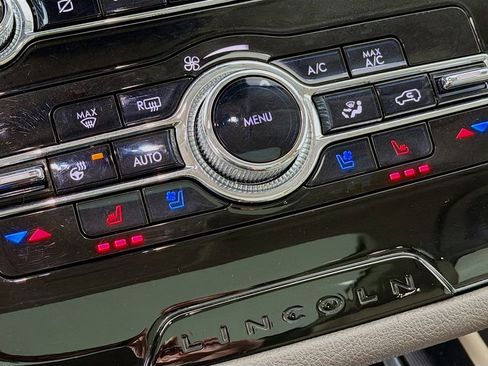 Used 2022 Lincoln Corsair AWD w/ Premium Package image 40