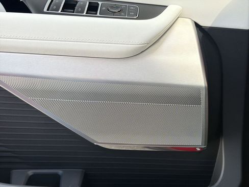 New 2026 Cadillac Vistiq Luxury w/ LPO, Floor Liner Package AWD/4WD image 21