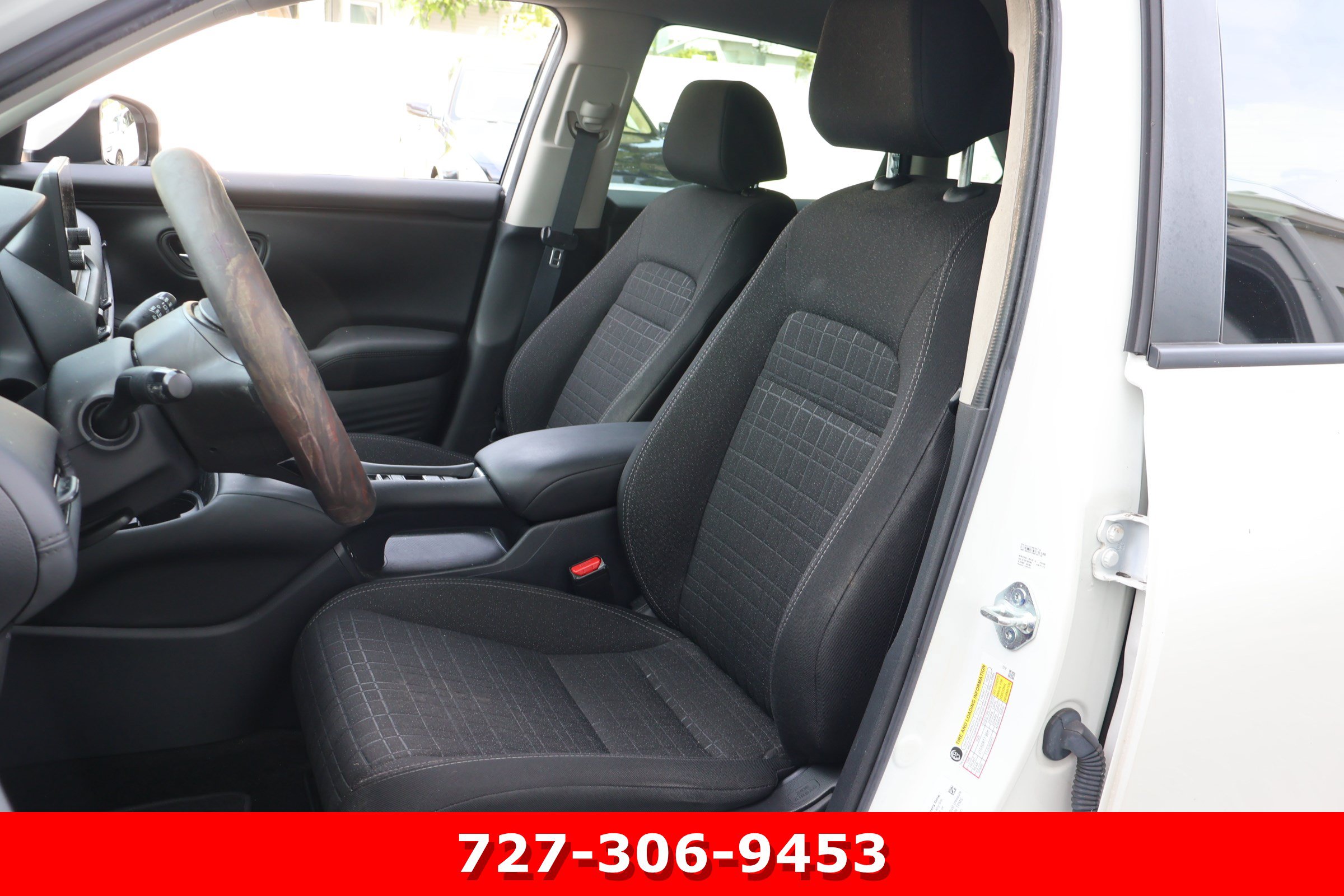 Used 2025 Honda HR-V LX image 2