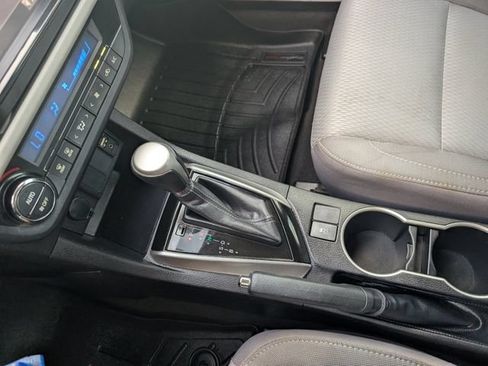 Used 2016 Toyota Corolla LE FWD image 17