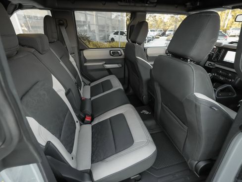 Used 2023 Ford Bronco Wildtrak image 36