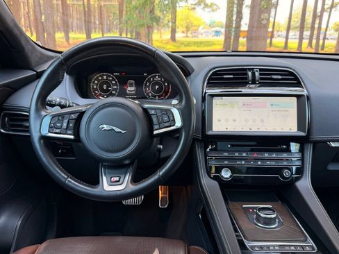 Used 2020 Jaguar F-PACE S AWD/4WD image 3