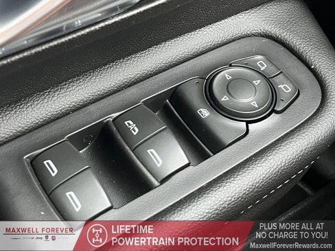 Used 2024 GMC Terrain SLE w/ Driver Convenience Package image 7