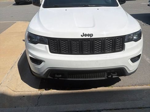 Used 2019 Jeep Grand Cherokee Laredo RWD image 6