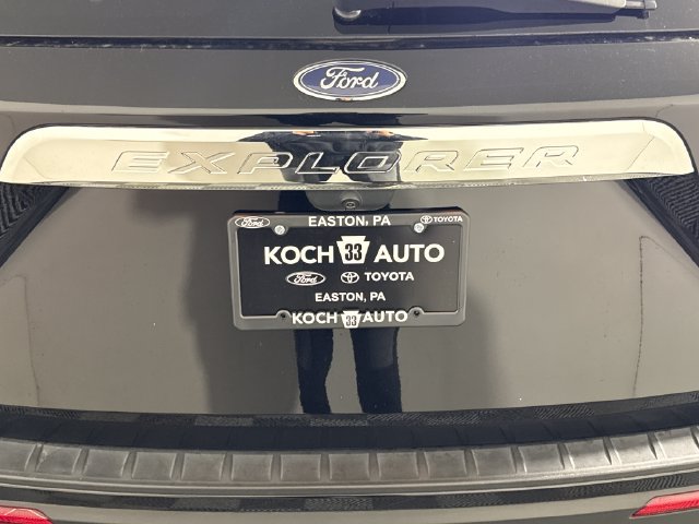 Used 2023 Ford Explorer XLT AWD/4WD image 19