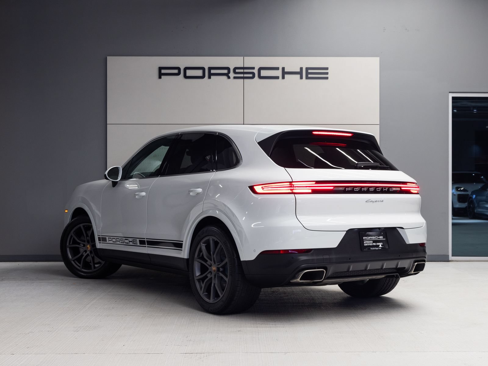 Certified 2025 Porsche Cayenne AWD/4WD image 3