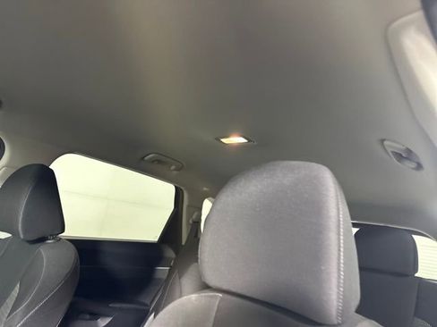 Used 2024 Kia Sorento LX image 12