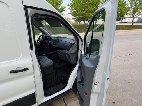 Used 2019 Ford Transit 250 148 Medium Roof RWD image 19