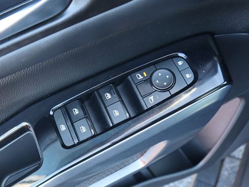 Used 2022 Nissan Pathfinder SL image 18