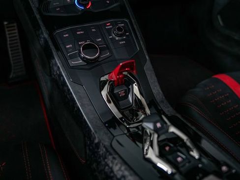 Used 2019 Lamborghini Huracan Performante AWD/4WD image 24