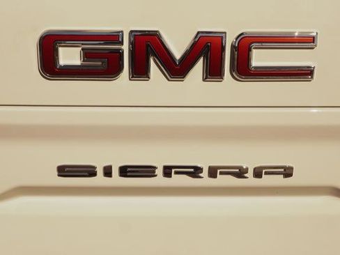 Used 2025 GMC Sierra 1500 SLT w/ SLT Premium Plus Package image 44