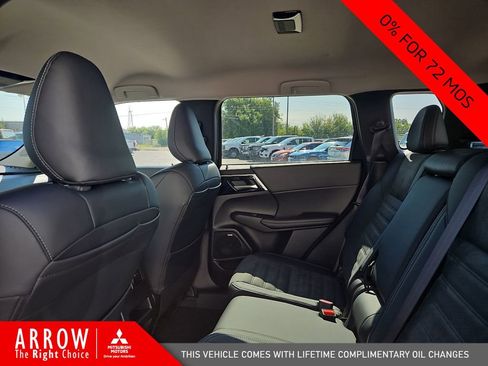 New 2025 Mitsubishi Outlander SE image 19