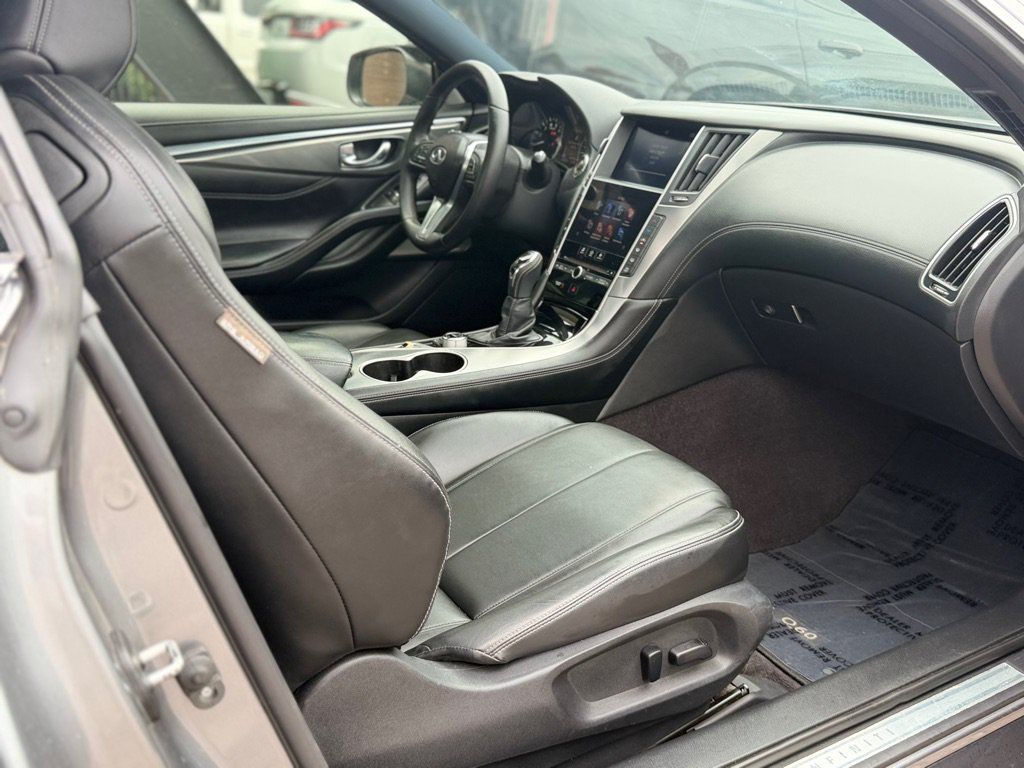 Used 2020 INFINITI Q60 3.0t Luxe RWD image 19