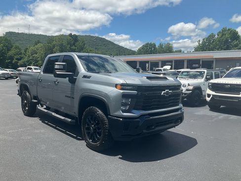 Used 2026 Chevrolet Silverado 2500 Custom w/ Custom Value Package AWD/4WD image 3