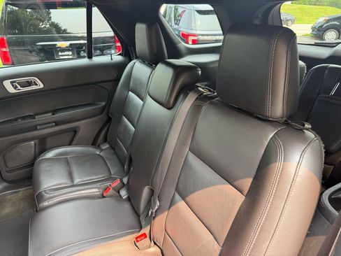 Used 2014 Ford Explorer XLT w/ Equipment Group 202A AWD/4WD image 22