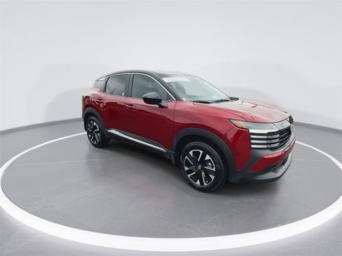 Used 2025 Nissan Kicks SV image 2