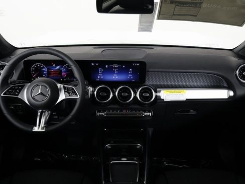 New 2026 Mercedes-Benz GLB 250 image 4