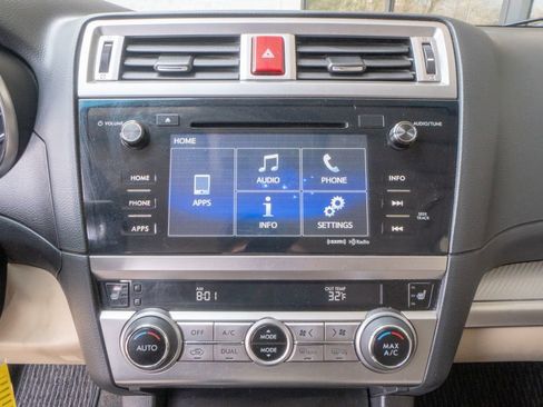 Used 2017 Subaru Outback 2.5i Premium image 11