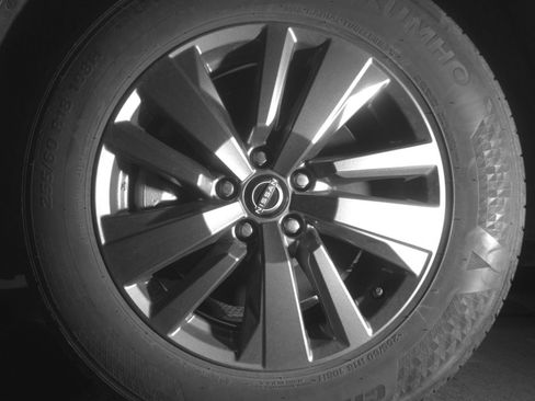 Used 2025 Nissan Pathfinder SV AWD/4WD image 15