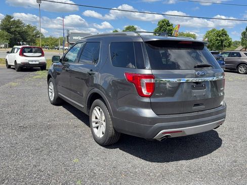 Used 2017 Ford Explorer XLT w/ Equipment Group 202A FWD image 4