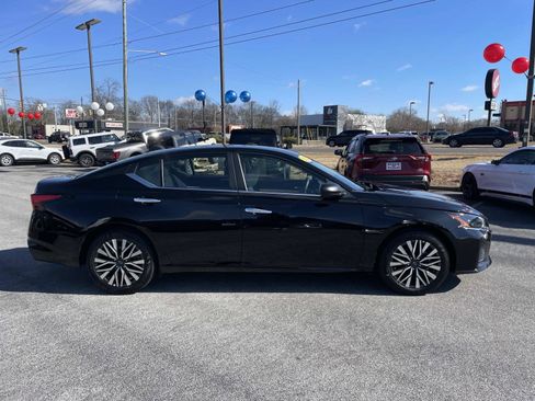 Used 2025 Nissan Altima 2.5 SV image 2