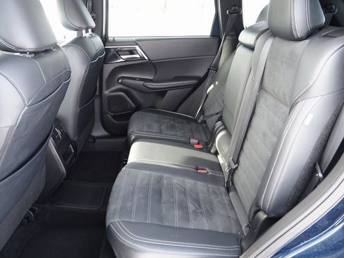 Used 2024 Mitsubishi Outlander 4WD Plug-In Hybrid image 21