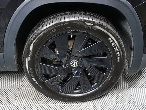 Certified 2025 Volkswagen Atlas SE w/ Panoramic Sunroof Package image 4