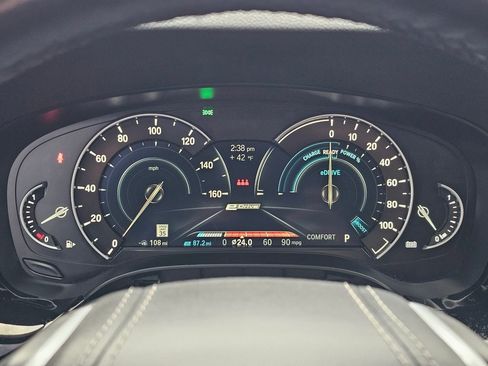 Used 2019 BMW 530e xDrive w/ Premium Package image 12