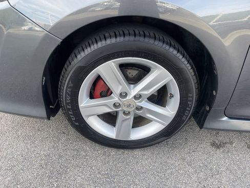Used 2012 Toyota Camry SE FWD image 9