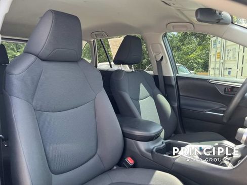 Used 2023 Toyota RAV4 LE FWD image 32