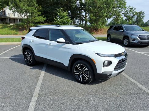 Certified 2023 Chevrolet TrailBlazer LT FWD image 3