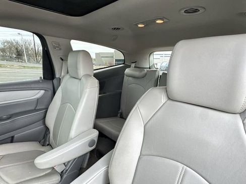 Used 2014 Chevrolet Traverse LT image 25